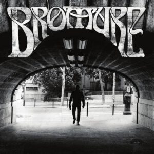 Premier album pour ce groupe de Paris, pochette en noir et blanc, nuances de gris, un homme de face dont on ne voit pas le visage passe sous un pont. L'inscription Bromure dans un style Art Nouveau apparait sur le pont.